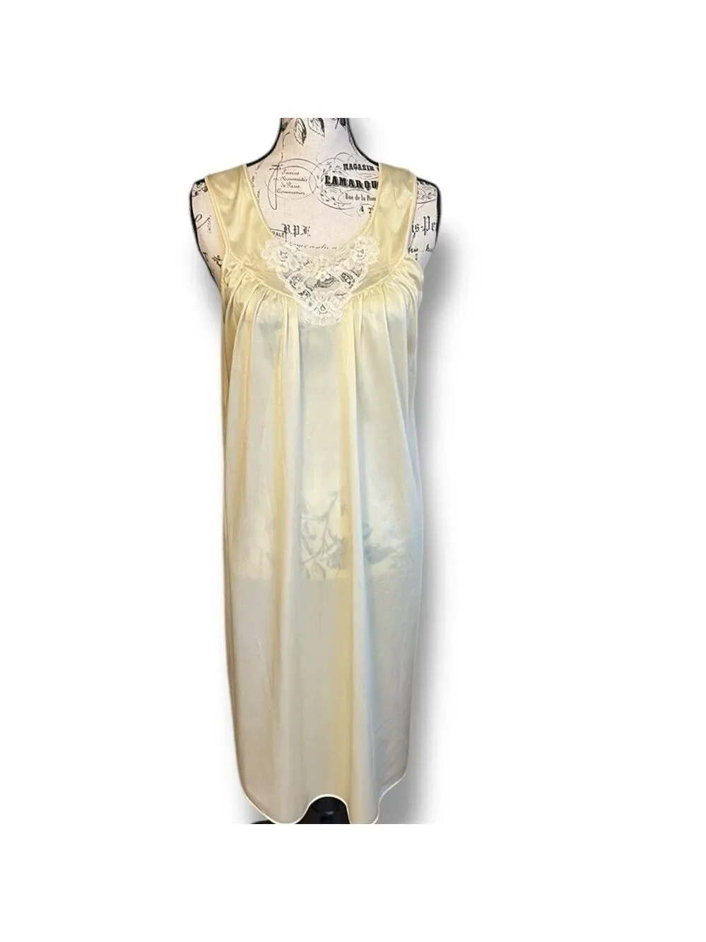 Vintage Lorraine Women's Nightgown Lace Pale Yellow Size M - Picture 2 of 6
